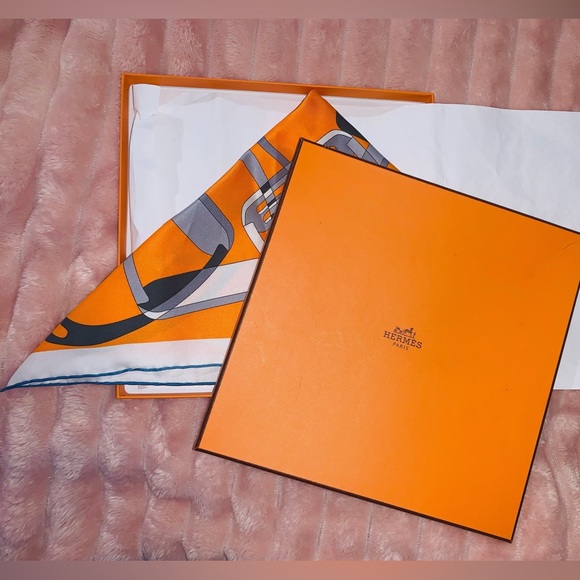 Hermès Silk Scarf - Picture 2 of 7